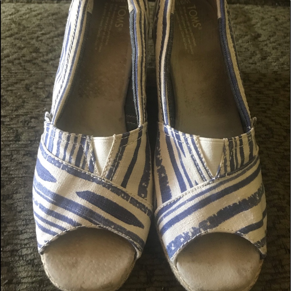 TOMS - Picture 2 of 4